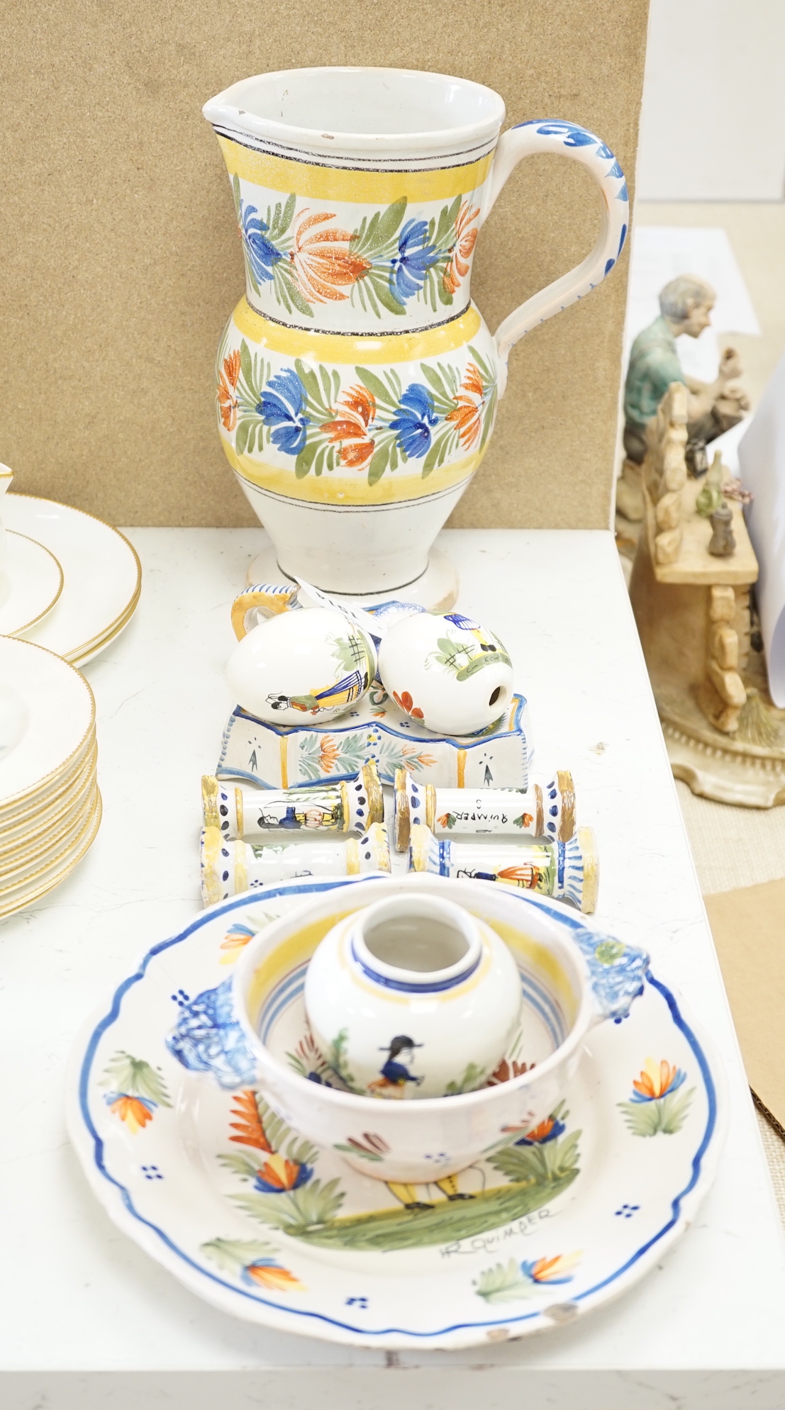Assorted items of Quimper pottery (11)